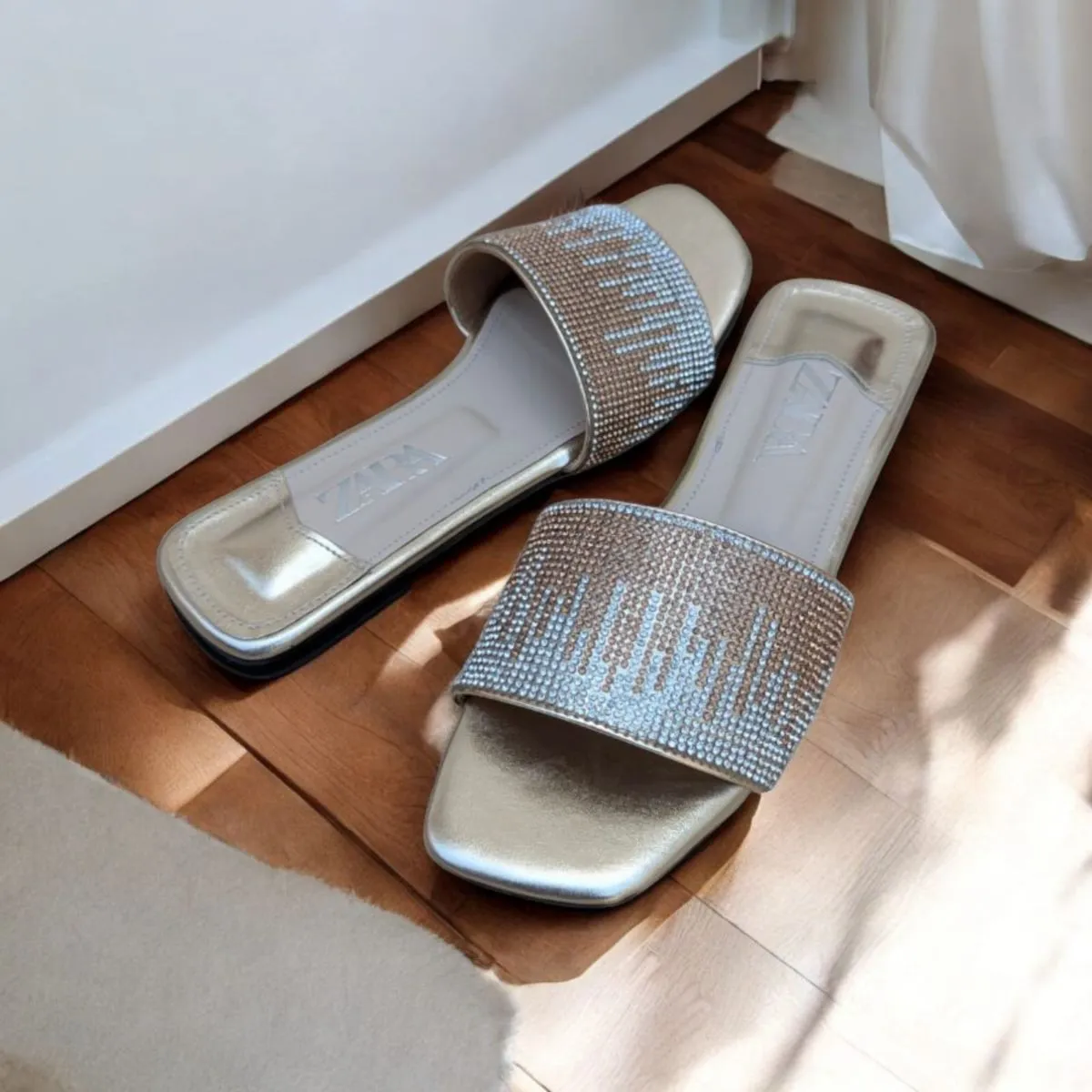 Shining Diamond Flat Golden Slippers