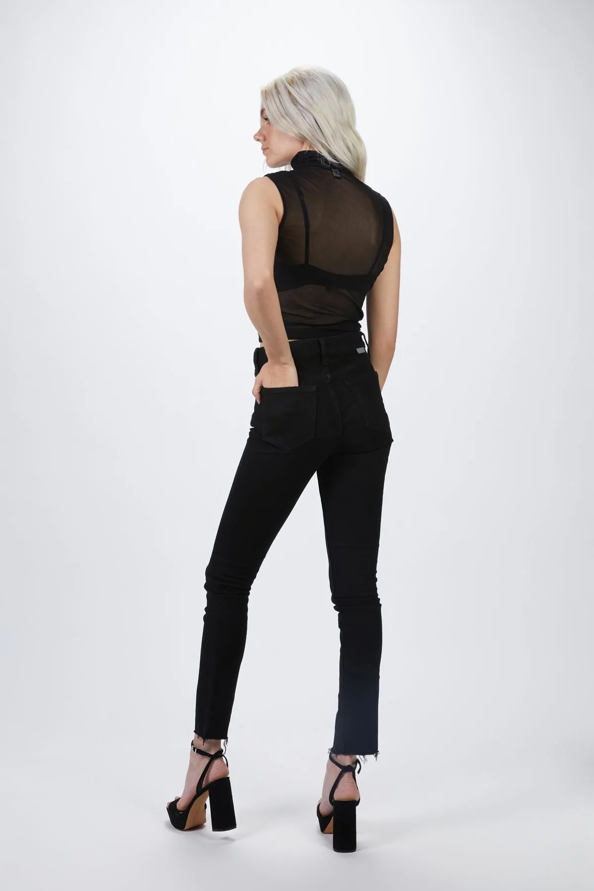 THE ZACHARY HIGH-RISE TAPERED JEANS