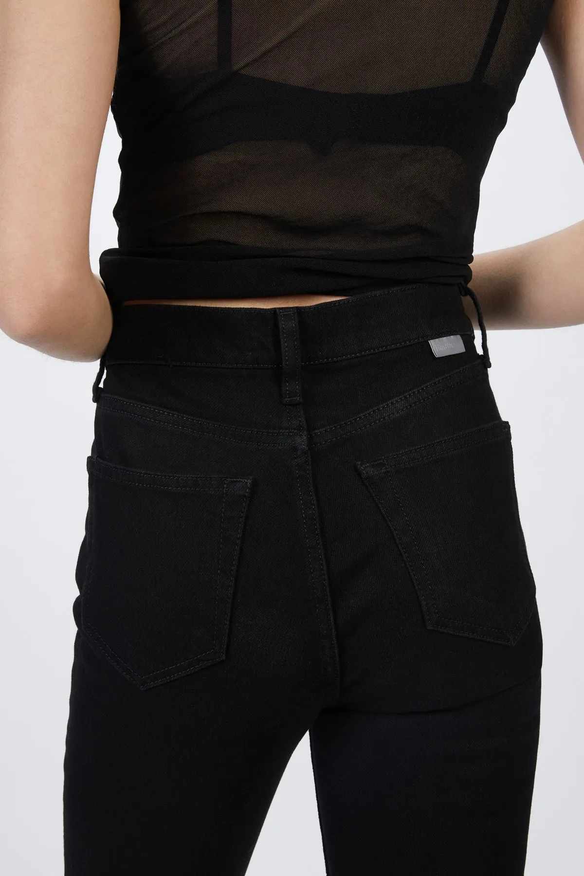 THE ZACHARY HIGH-RISE TAPERED JEANS