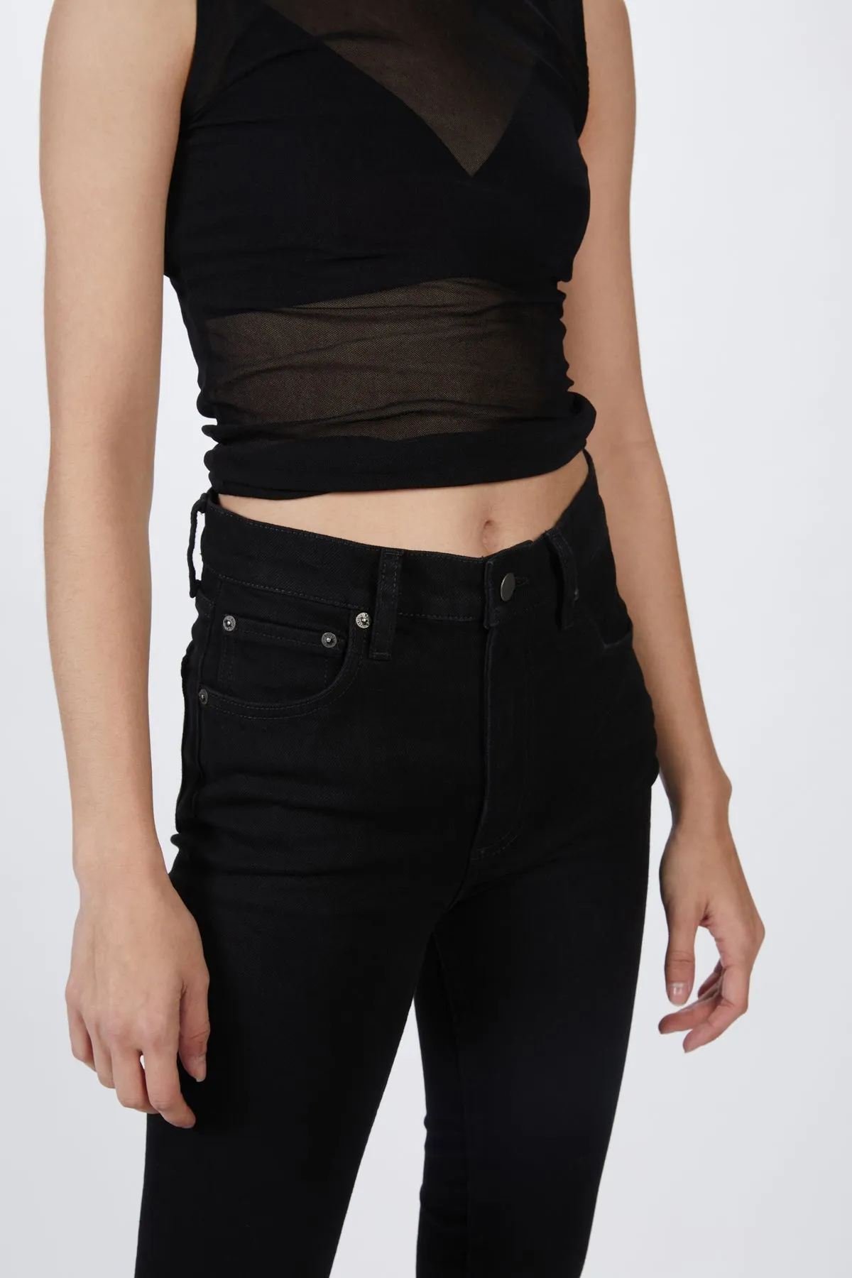 THE ZACHARY HIGH-RISE TAPERED JEANS